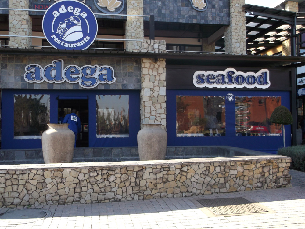 adegas-commercial-canvas-patio-blind-with-windows Commercial patio blinds with windows - Adega