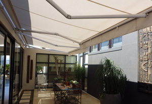 retractable-fold-arm-awning